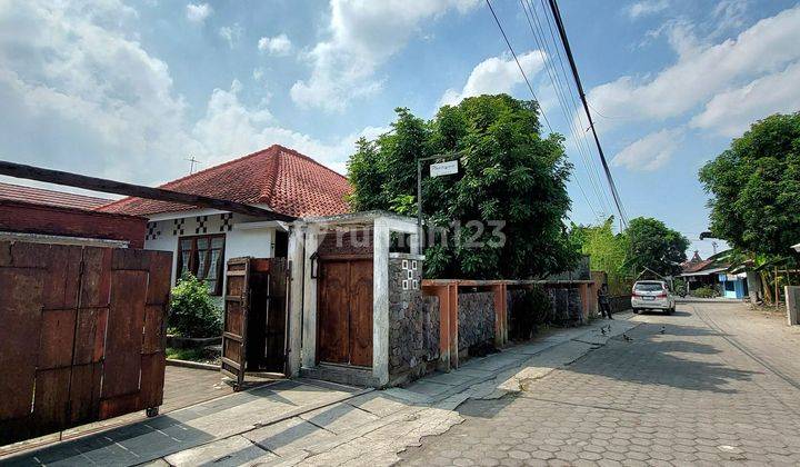 RUMAH ETNIK KLASIK JATI DENGAN TANAH LUAS DI NOGOTIRTO GAMPING SLEMAN DEKAT KE PUSAT KOTA JOGJA 1