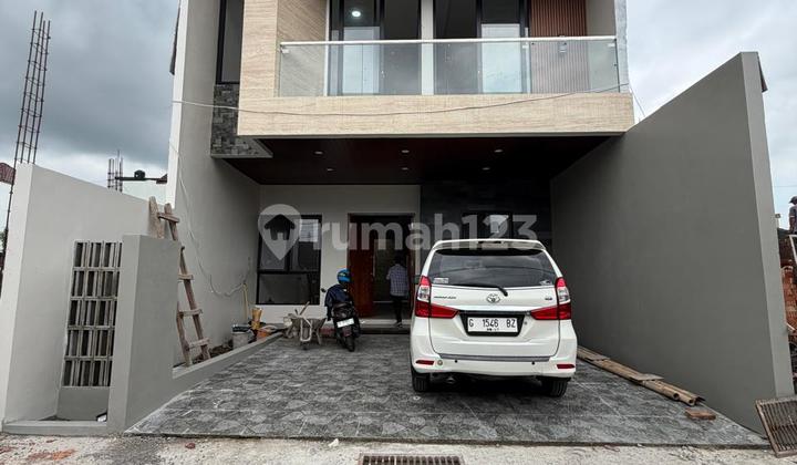 Rumah Baru 2 Lantai Desaign Mewah Kekinian Di Jalan Palagan Km 8 Ngaglik Sleman Dekat Hotel Hyatt