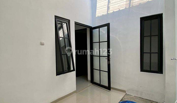 Rumah Baru Putih Klasik Modern Di Jalan Kaliurang Km 9 Gentan Ngaglik Sleman Dekat Pasar Gentan 2