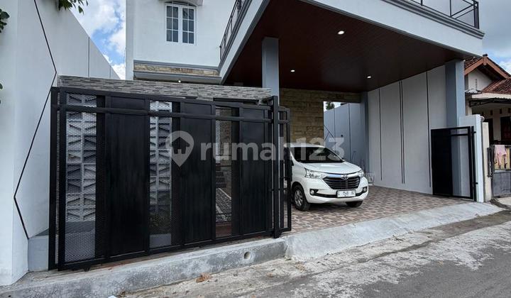 Rumah Baru Mewah Modern 2 Lantai dengan Balkon Luas View Sawah dan Gunung Merapi di Jalan Kaliurang Km. 9 Ngaglik Sleman