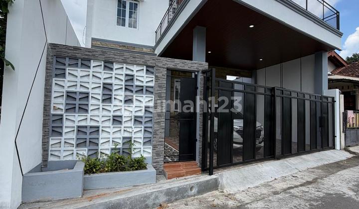 Rumah Baru Mewah Modern 2 Lantai dengan Balkon Luas View Sawah dan Gunung Merapi di Jalan Kaliurang KM. 9 Ngaglik Sleman