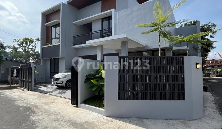 Modern Aesthetic 2-Storey Luxury House, Strategic Location on Asphalt Road Edge - Hook Unit in Tlogoadi Mlati Sleman