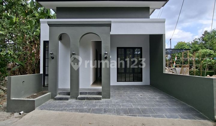 Aesthetic Modern Limasan Ready-to-Occupy House Near Kasongan Pottery Tourist Destination and Bantul Road