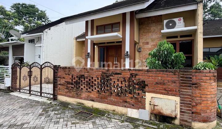 Beautiful Minimalist Brown House in a Mini Cluster on Jalan Kapten Haryadi, Ngaglik Sleman, Near Greenhill 2