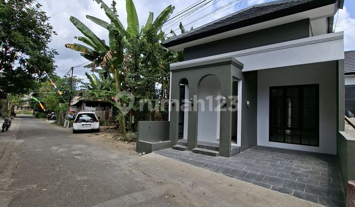 Aesthetic Modern Limasan Ready-to-Occupy House Near Kasongan Pottery Tourist Destination and Bantul Road 2