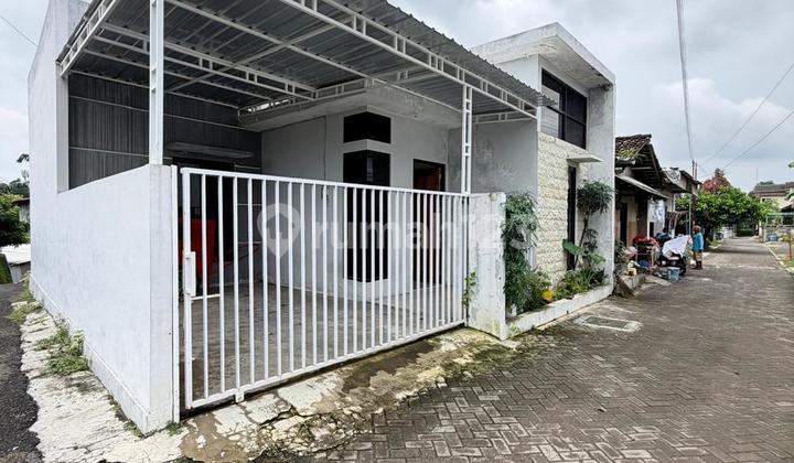 Super Cheap‼️ Beautiful Hook House in Gambiran Umbulharjo Near Uad Campus and Xt Square