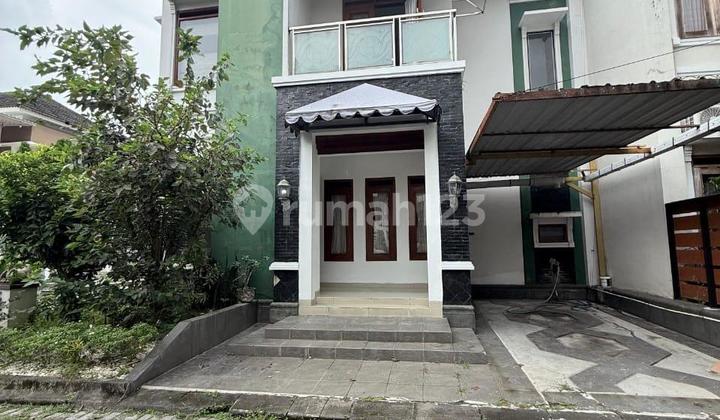 Luxury 2-Story Hook House in an Elite Housing Complex on West Imogiri Road KM 7 Sewon Bantul, Near Southern Ringroad Wojo
