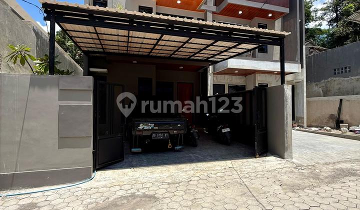 Rumah Mewah Kontemporer Modern Furnished 2 Lantai dengan Rooftop Dalam Perumahan di Jalan Kaliurang KM 13 Ngemplak Sleman Dekat