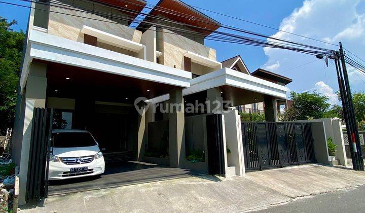 Rumah 2 Lantai Mewah Berkualitas Dengan Desaign Modern Kontemporer  Di Jalan Kaliurang Km 12.5 Dekat Kampus Uii 1