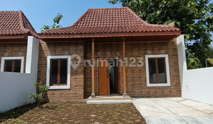 Rumah Baru Etnik Klasik Bata Ekspose Jawa Modern Dalam Perumahan di Turi Sleman 2