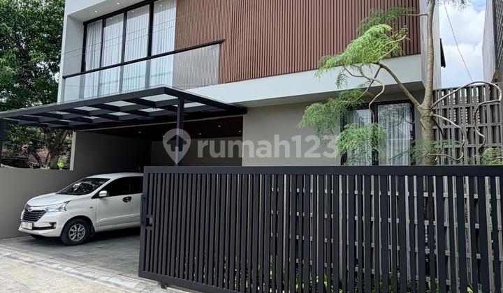 Rumah Mewah 2 Lantai Konsep Villa dengan Privat Pool dan Full Furnished di Wedomartani Ngemplak Sleman Dekat Tajem dan Jogjabay
