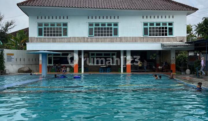 Rumah Luas 2 Lantai Dengan Kolam Renang Umum Rame Pengunjung Cocok Untuk Villa, Atau Investasi Liburan Di Jalan Palagan Ngaglik Sleman
