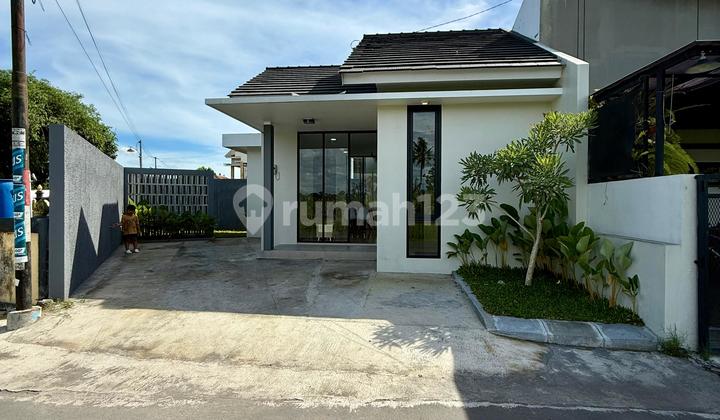 Beautiful Semi-Furnished House with Rice Field View in Sendangtirto Berbah Sleman, Near Potorono Market and Limasan Klampok Restaurant