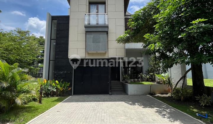Rumah Mewah Tropis 2 Lantai Full Furnished Dalam Perumahan Elite Hyarta Ecovillage Maguwoharjo Depok Sleman 2