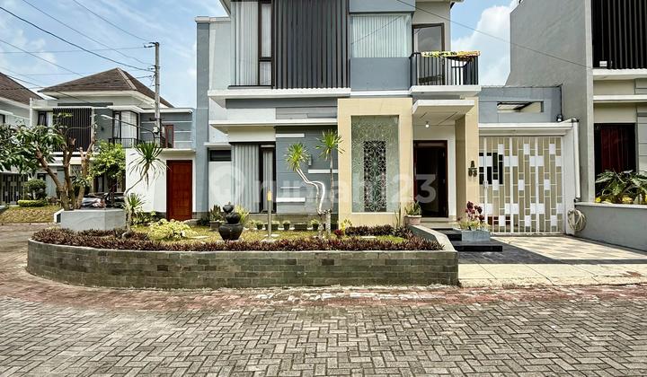 Rumah 2 Lantai Mewah Strategis Dalam Komplek Perumahan Elite dengan Security 24 Jam Dekat Hotel Hyatt Jalan Palagan, Sleman Yogyakarta.