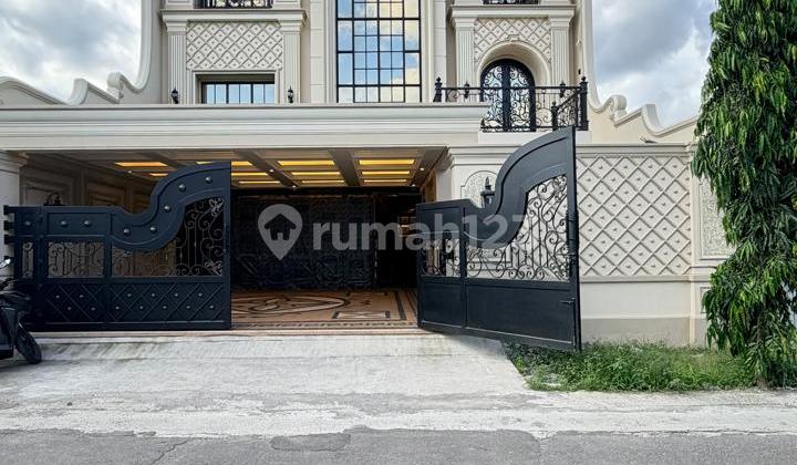 Premium with Pool and Elevator‼️Magnificent 3-Story House, American Classic Modern Design Fit for a Sultan in Banyuraden Gamping Sleman near Al Azhar New Premium with Pool and Elevator‼️Magnificent 3-Story House, American Classic Modern Design Fit for a Sultan in Banyuraden Gamping Sleman near Al Azhar New