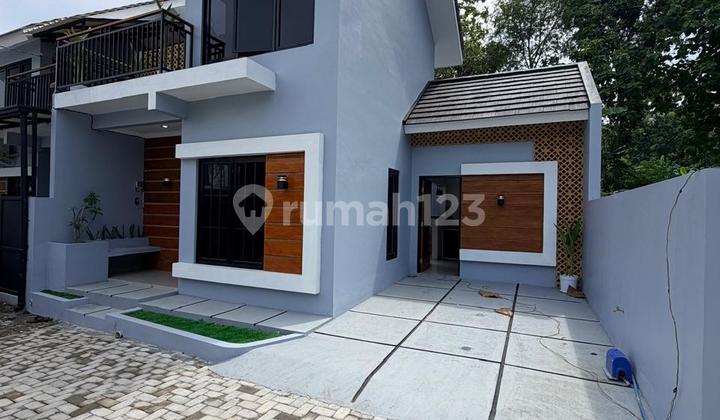 Rumah Baru Cantik Modern 2 Lantai Mezanin di Dalam Cluster Griya Tamantirto Kasihan Bantul Dekat Kampus Umy 2