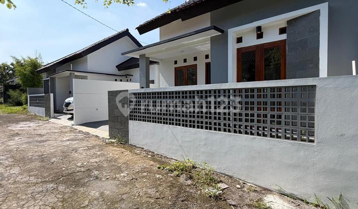 Ready to Occupy 2 Units‼️Ideal for Retirement
New, Fresh, Beautiful House - Affordable Price, Ready to Occupy in Catur Harjo Sleman, Near Ibarbo Park Sleman