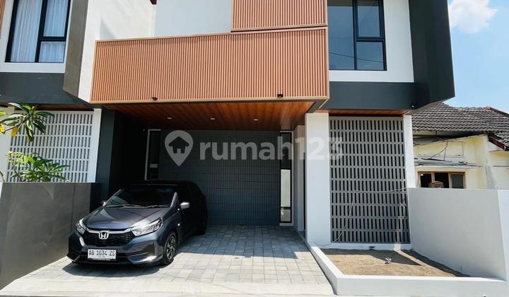Contemporary Modern Luxury 2-Story House in an 8-Unit Cluster at Purwomartani, Kalasan, Sleman, Near Pamela 7 Yogyakarta Contemporary Modern Luxury 2-Story House in an 8-Unit Cluster at Purwomartani, Kalasan, Sleman, Near Pamela 7 Yogyakarta
