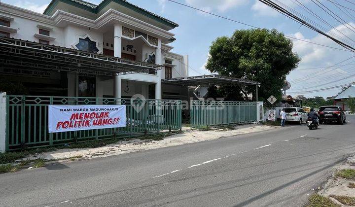 Gedung 2 Lantai Dengan Basement Strategis Di Jalan Aspal.utama Jalan Sambilegi Dekat Rs. Hermina 2