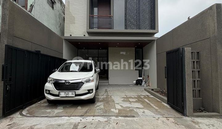 New Luxurious 2-Story Contemporary Modern House - Strategic Location on Asphalt Road Edge in Wedomartani Ngemplak Sleman, Near Model Elementary School 2