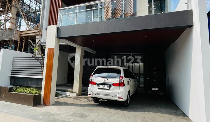 New Contemporary Modern Luxury 2-Story House With Swimming Pool on Palagan Street Km 1 Near UGM Campus New Contemporary Modern Luxury 2-Story House With Swimming Pool on Palagan Street Km 1 Near UGM Campus