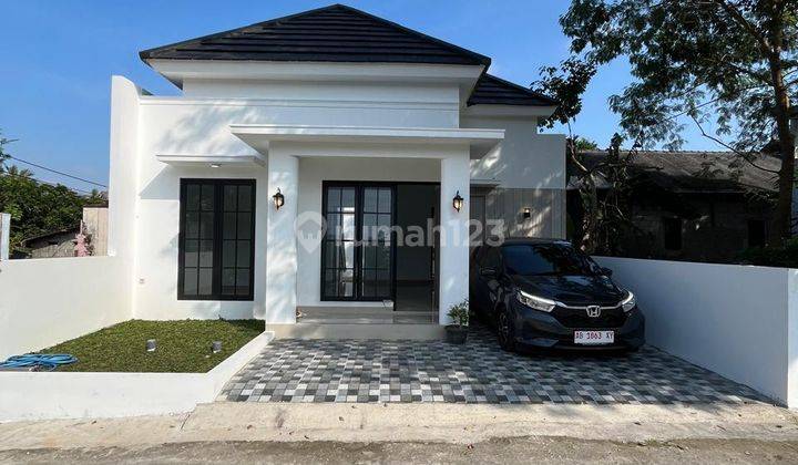 Murah Poll ! Rumah Baru Putih Klasik Modern 2 Unit Di Sukoharjo Ngaglik Sleman Dekat Kampus Pppg Kesenian Dan Kampus Uii 2
