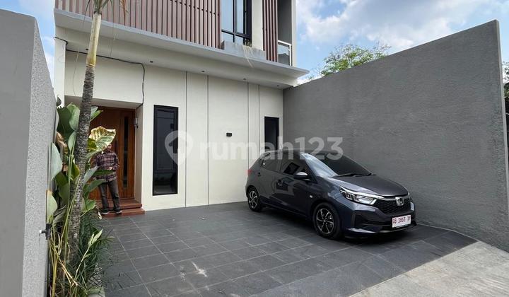 Rumah Mewah Kontemporer 2 Lantai Modern dan Strategis di Wedomartani Ngemplak Sleman Dekat Jogjabay 2
