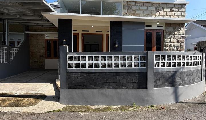 Rumah Baru Cantik Minimalis Siap Huni Unit Hook di Triharjo Sleman Dekat Pasar Sleman dan Polres Sleman