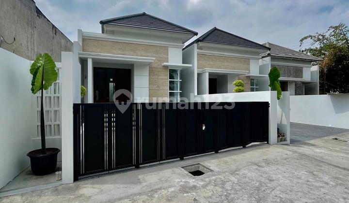 Modern White Limasan New House 4 Units On The Edge Of Asphalt Road Wedomartani Ngemplak Sleman Near Budi Mulia Tajem 2
