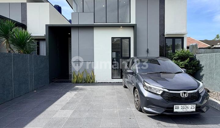 New Luxury Modern Limasan House with High Ceiling in a Cluster on Kaliurang KM. 13 Street, Sukoharjo, Ngaglik, Sleman, Near UII Campus.