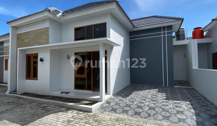 Only 2 Units Left‼️ Beautiful Modern Contemporary House in a Mini Cluster at Mrisi Tirtonirmolo Kasihan Bantul, Near Kasongan