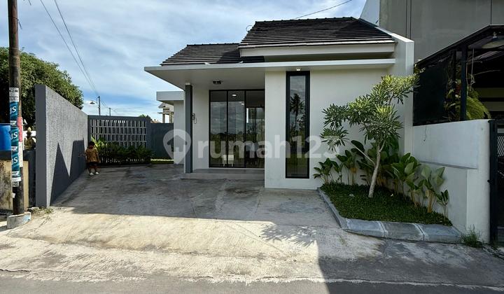 Beautiful Semi-Furnished House with Rice Field View in Sendangtirto Berbah Sleman, Near Potorono Market and Limasan Klampok Restaurant