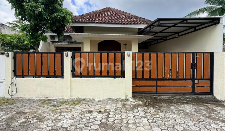 Rumah 2 Lantai dengan Private Pool di Kalitirto Berbah Sleman Dekat Aau dan Bandara Adi Sucipto Sleman