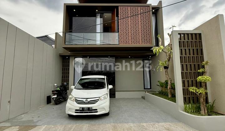 Rumah Baru Mewah 2 Lantai Kontemporer Full Firnished di Bakungan Wedomartani Ngemplak Sleman Dekat Perum Minomartani Rumah Baru Mewah 2 Lantai Kontemporer Full Firnished di Bakungan Wedomartani Ngemplak Sleman Dekat Perum Minomartani
