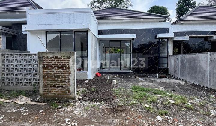 Rumah Mewah Modern Open Space dengan Tanah Luas di Jalan Kaliurang Km. 13 Ngemplak Sleman Dekat Pasar Jangkang