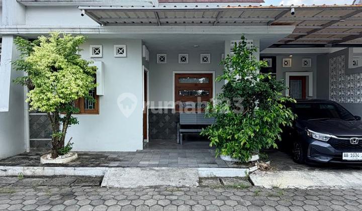 Istimewa Dalam Ringroad‼️Rumah Cantik Minimalis - Istimewa Banget Dalam Cluster One Gate System di Dekat Gedongkuning Banguntapan