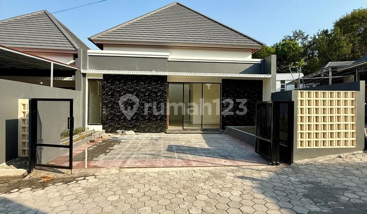 Rumah Mewah Limasan Modern Unit Hook Dengan Tanah Luas Dan Tata Ruang Nyaman Di Jalan Kaliurang Km 13 Ngemplak Sleman 2