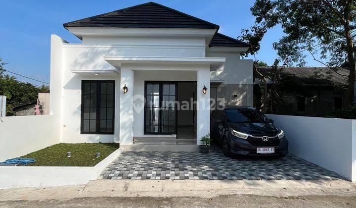 Murah Poll ! Rumah Baru Putih Klasik Modern 2 Unit Di Sukoharjo Ngaglik Sleman Dekat Kampus Pppg Kesenian Dan Kampus Uii 1