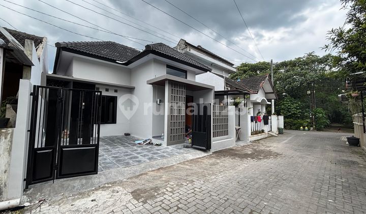 Murah Banget‼️Rumah Mewah Limasan Modern Dalam Lingkungan Cluster Kadisoka Dekat Kampus Unriyo Maguwoharjo Sleman