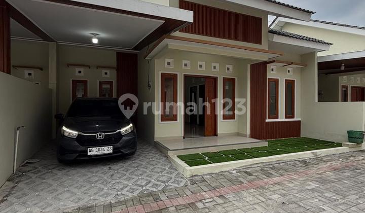 Super Cheap‼️in Cluster 13 Units‼️New Fresh Minimalist Modern House with Spacious and Broad Layout in Purwomartani Kalasan Sleman, Near Sambisari Temple 2