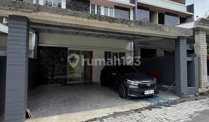 Rumah Mewah Kontemporer Modern 2 Lantai Dalam Perumahan di Jalan Kaliurang Km 13 Ngemplak Sleman Dekat Pasar Jangkang 1
