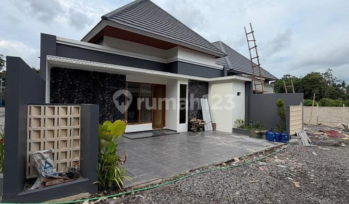 Modern Limasan Luxury House Hook Unit With Spacious Land And Comfortable Layout On Kaliurang Street Km 13 Ngemplak Sleman 2