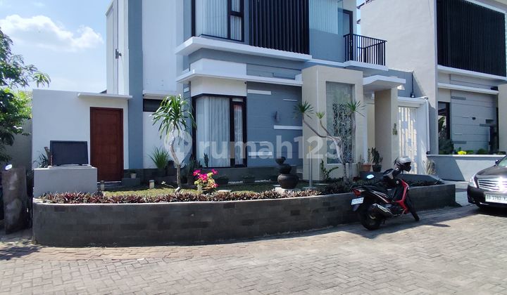 Luxury 2-Story Strategic House in Elite Residential Complex with 24-Hour Security Near Hyatt Hotel, Palagan Road, Sleman Yogyakarta. 2