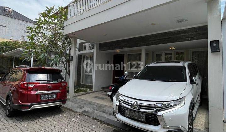 Rumah Mewah 2 Lantai Full Furnishez Terawat Dalam Perumahan Elite Security 24 Jam Di Dekat Jombor Kronggahan Mlati Sleman 2