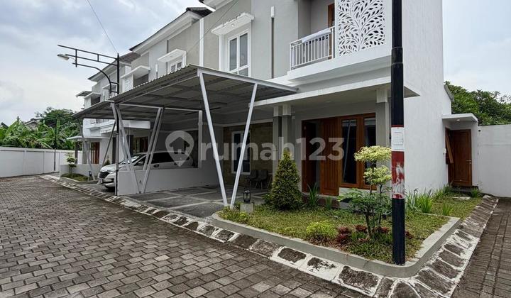 Banting Harga Dari 1.7 Milyar Jadi 1.575 Milyar‼️Rumah Baru Mewah Modern 2 Lantai Istimewa dan Nyaman Dalam Perumahan di Sidoarum Jalan Godean KM 7 2