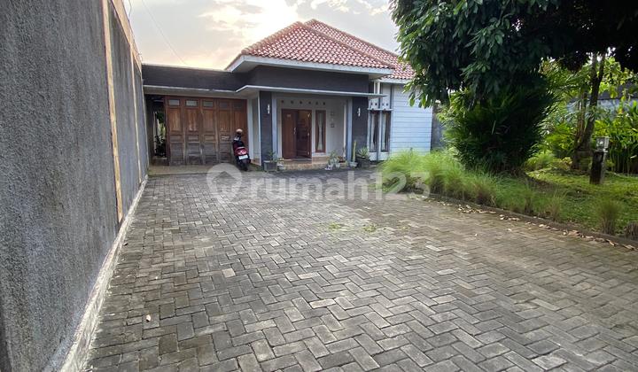 Rumah Mewah 1 Lantai dengan Tanah Luas Strategis Bangettepi Jalan Aspal di Sembego Maguwoharjo Depok Sleman 2