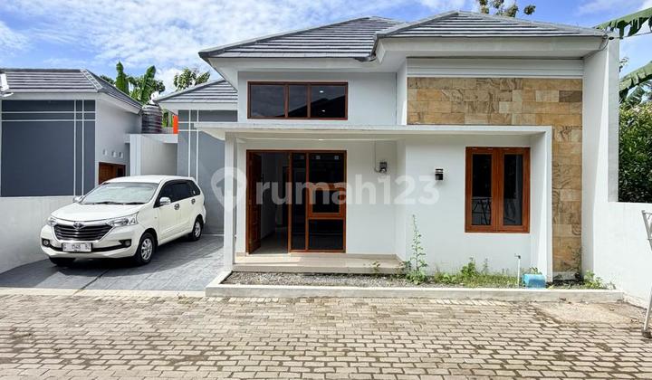 Rumah Cantik Modern Kekinian Dalam Mini Cluster di Mrisi Tirtonirmolo Kasihan Bantul Dekat Kasongan