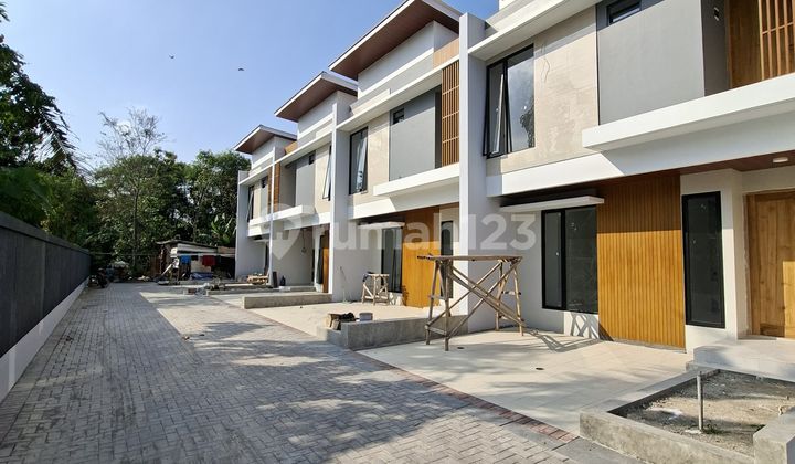 Modern Contemporary 2-Storey Luxury Home in a 5-Unit Mini Cluster in Tlogoadi, Mlati, Sleman, Near RSA UGM Jombor