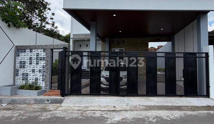 Rumah Baru Mewah Modern 2 Lantai dengan Balkon Luas View Sawah dan Gunung Merapi di Jalan Kaliurang Km. 9 Ngaglik Sleman